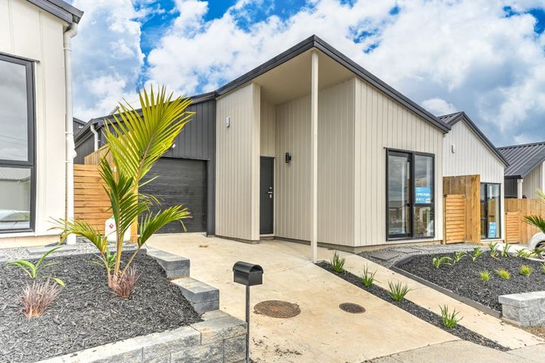 Photo of property in 13 Horokaka Street, Massey, Auckland, 0614