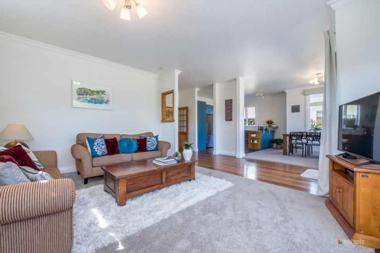 Photo of property in 38 Saint Ronans Avenue, Waterloo, Lower Hutt, 5011