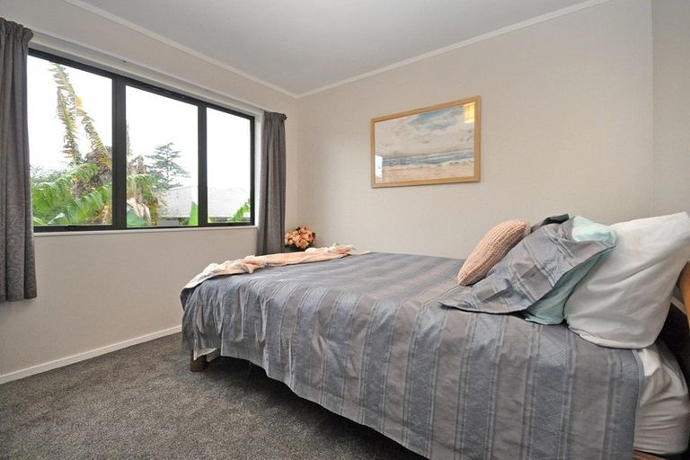 Photo of property in 27a Tahi Terrace, Glen Eden, Auckland, 0602