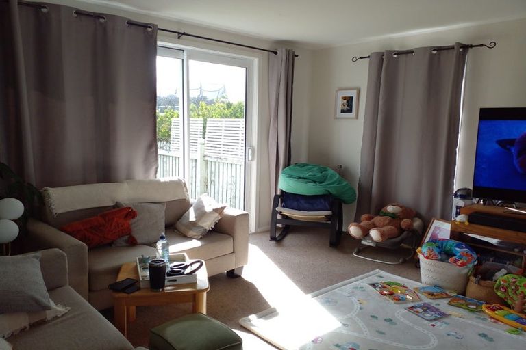 Photo of property in 1/23 Maple Grove, Maungaraki, Lower Hutt, 5010