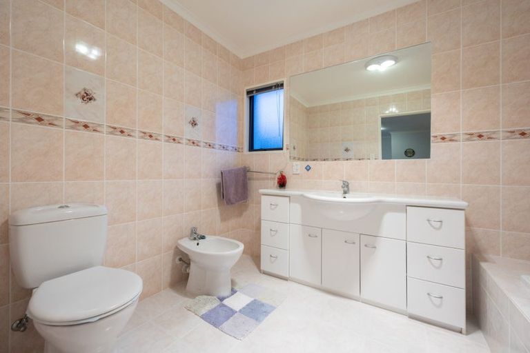 Photo of property in 24 Oakway Drive, Schnapper Rock, Auckland, 0632