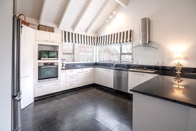 Photo of property in 17 Butavas Street, Khandallah, Wellington, 6035