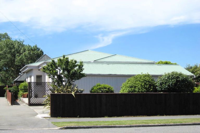 Photo of property in 16 Wittys Road, Avonhead, Christchurch, 8042