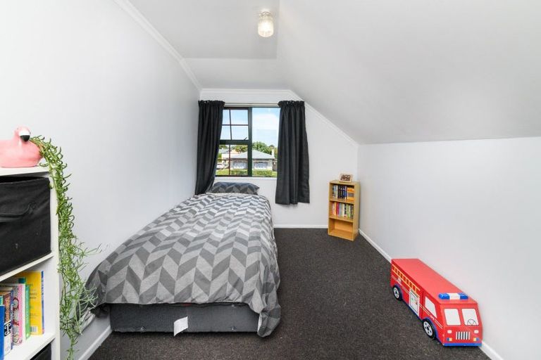 Photo of property in 5 Rangitira Avenue, Palmerston North, 4414