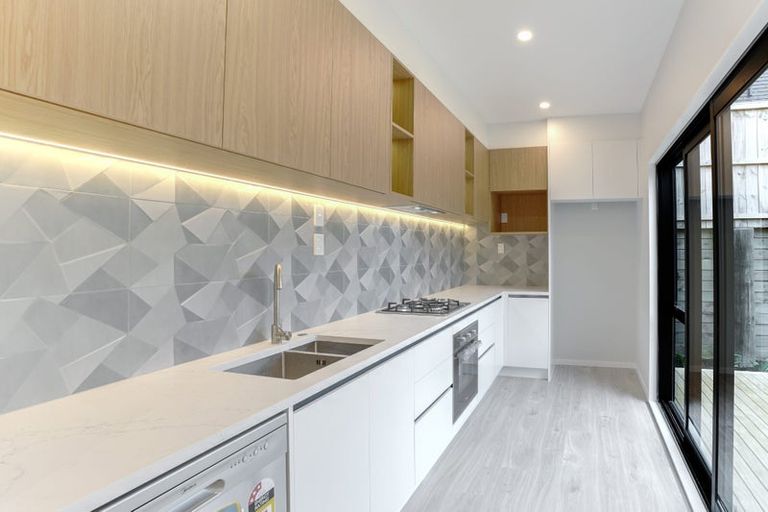 Photo of property in 15 Horokaka Street, Massey, Auckland, 0614