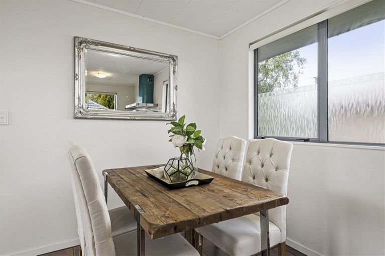 Photo of property in 1 Stephen Avenue, Henderson, Auckland, 0610