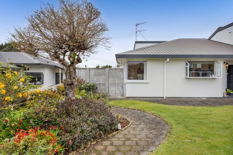 Photo of property in 54 Karina Road, Merrilands, New Plymouth, 4312