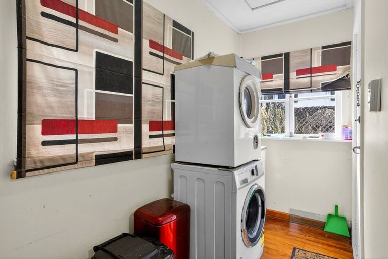 Photo of property in 1/50 Masterton Road, Rothesay Bay, Auckland, 0630