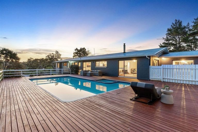 Photo of property in 39 Lonely Track Road, Fairview Heights, Auckland, 0632