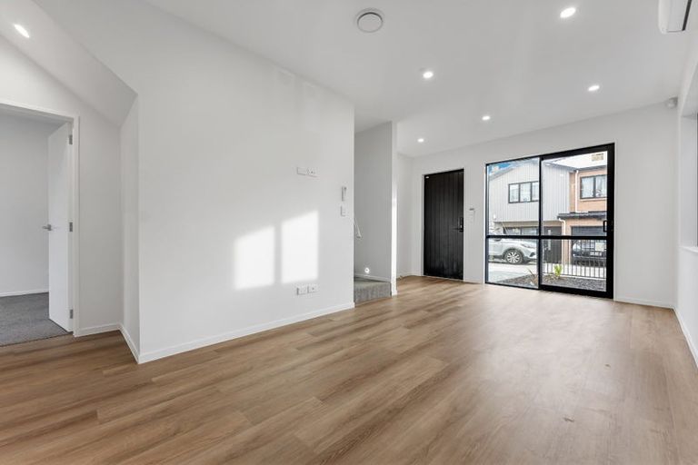 Photo of property in 2/97 Great South Road, Manurewa, Auckland, 2102