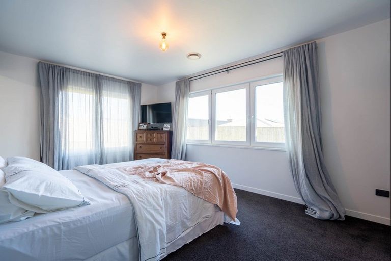 Photo of property in 12 Mahia Lane, Waikanae, 5036