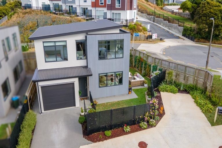 Photo of property in 2 Skysail Lane, Whitby, Porirua, 5024