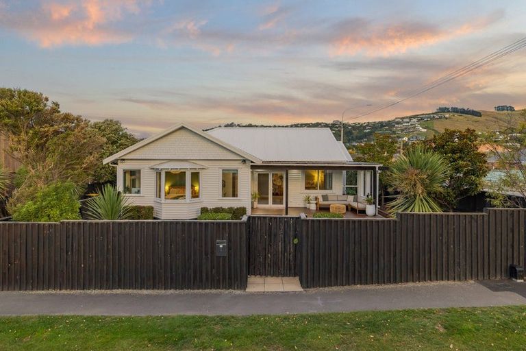 Photo of property in 2 Celia Street, Redcliffs, Christchurch, 8081