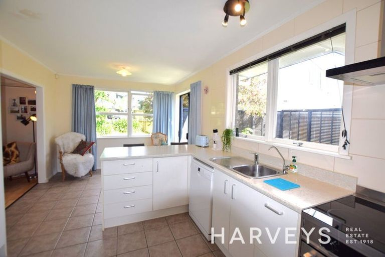 Photo of property in 11 Silver Birch Rise, Henderson, Auckland, 0612