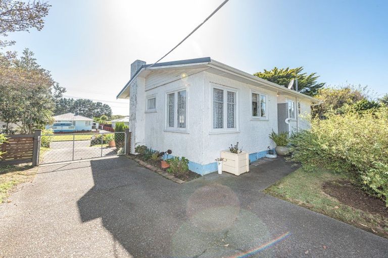 Photo of property in 9 Lee Street, Castlecliff, Whanganui, 4501