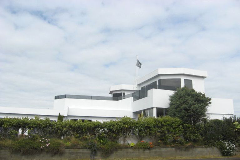 Photo of property in 2 Findlay Street, Moturoa, New Plymouth, 4310