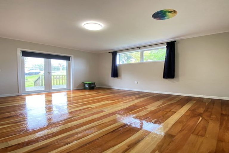 Photo of property in 26 Tawhana Crescent, Red Beach, 0932