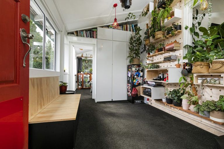 Photo of property in 5 Don Buck Road, Henderson, Auckland, 0614