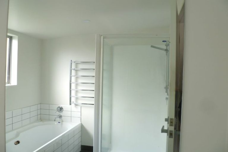 Photo of property in 23 Kopiko Way, Brooklyn, Wellington, 6021