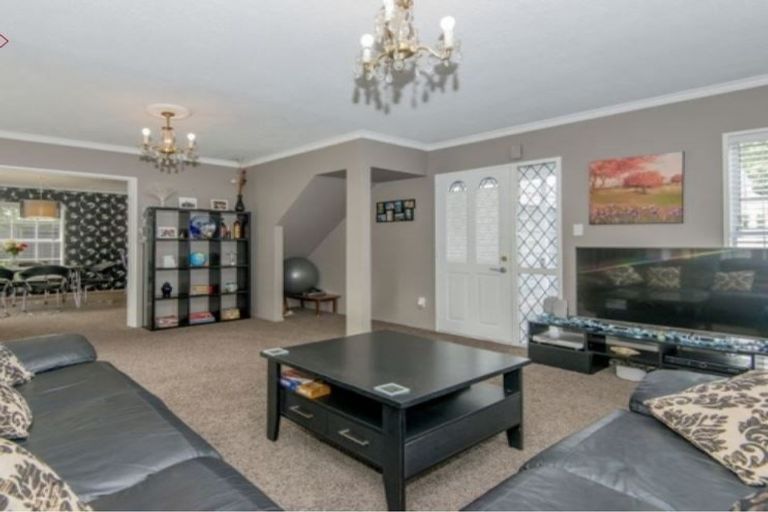 Photo of property in 244 Memorial Avenue, Burnside, Christchurch, 8053
