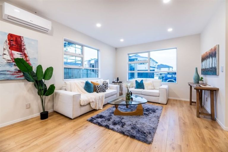 Photo of property in 12 Habitat Place, Hobsonville, Auckland, 0616