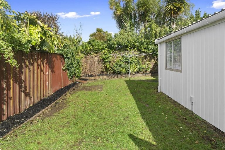 Photo of property in 120 Woodglen Road, Glen Eden, Auckland, 0602