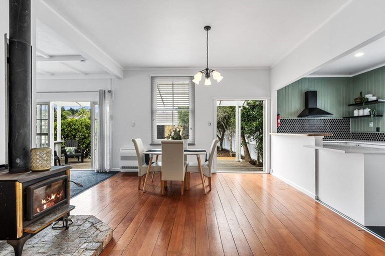 Photo of property in 221 Henderson Valley Road, Henderson, Auckland, 0612