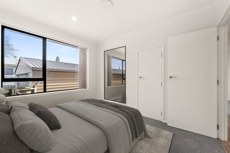 Photo of property in 16 Rewarewa Road, Te Atatu Peninsula, Auckland, 0610