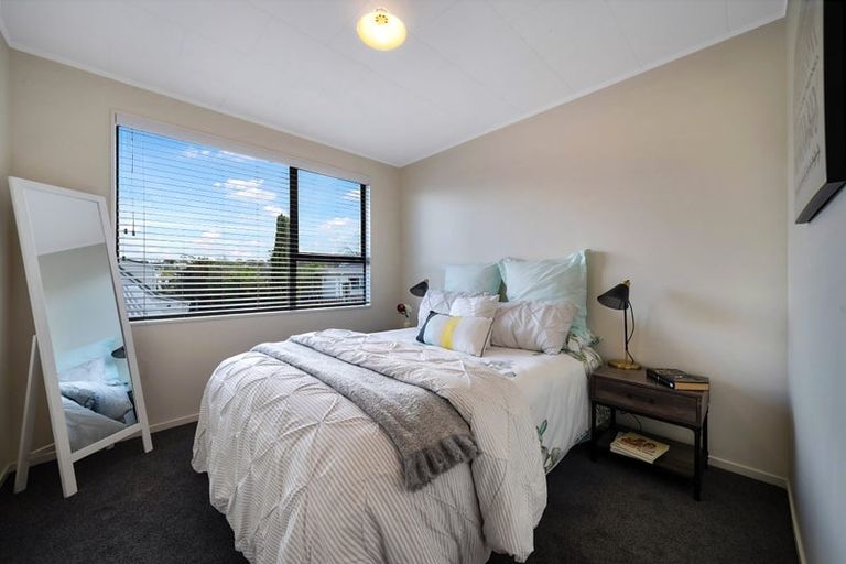 Photo of property in 1/14 Moxham Grove, Massey, Auckland, 0614