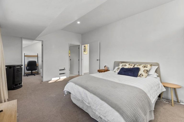 Photo of property in 8 Elizabeth Place, Kelvin Heights, Queenstown, 9300