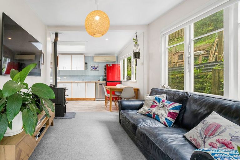 Photo of property in 56 Tilley Road, Paekakariki, 5034