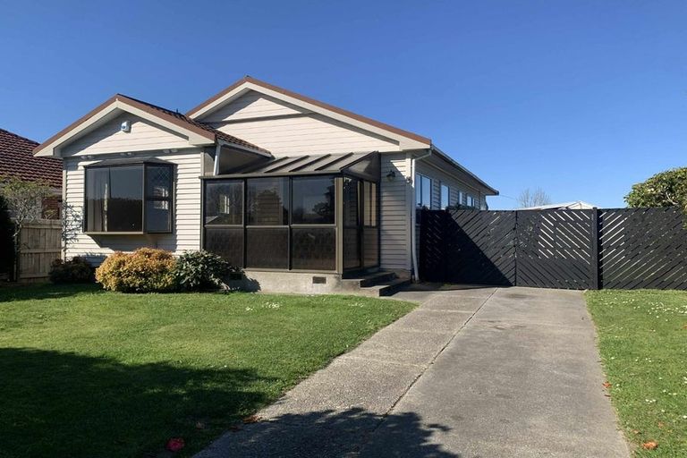 Photo of property in 22 Winters Road, Redwood, Christchurch, 8051