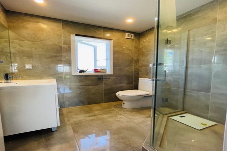 Photo of property in 3208a Great North Road, New Lynn, Auckland, 0600