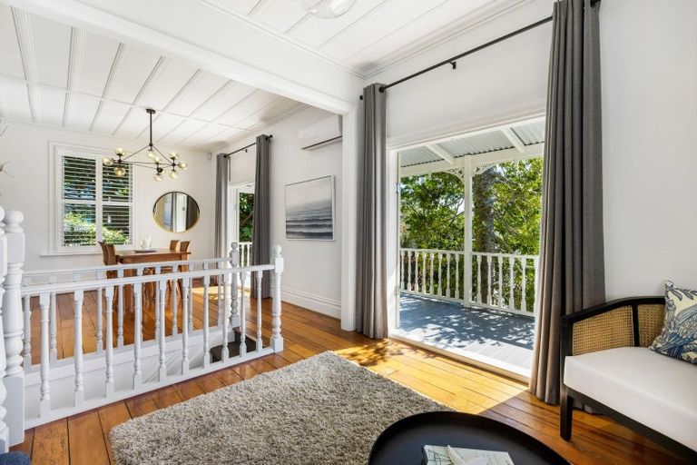 Photo of property in 6 Beach Road, Northcote Point, Auckland, 0627