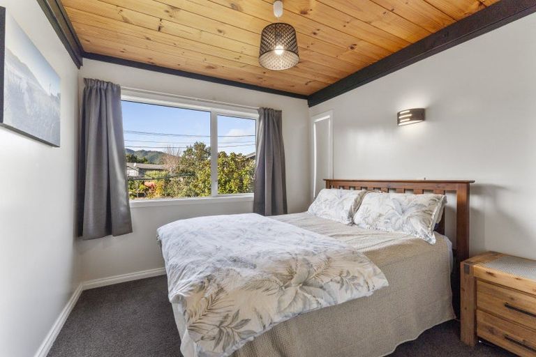 Photo of property in 3 Alexander Street, Waikanae, 5036