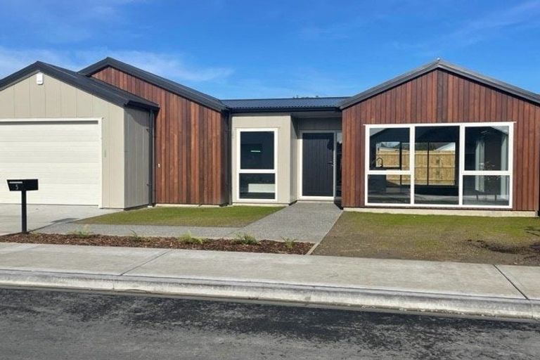 Photo of property in 5 Koru Loop, Paraparaumu, 5032