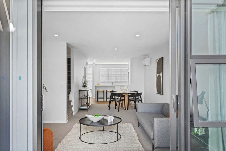 Photo of property in 22 Memorial Park Lane, Hobsonville, Auckland, 0618