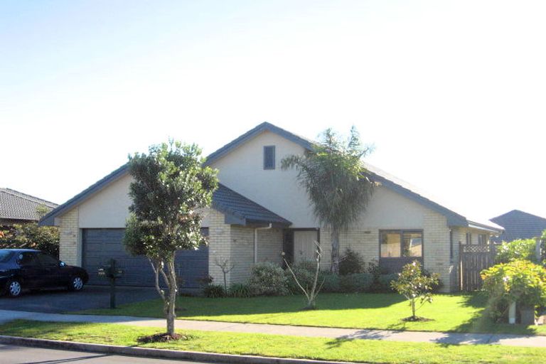 Photo of property in 13 Blackwood Drive, Wattle Downs, Auckland, 2103