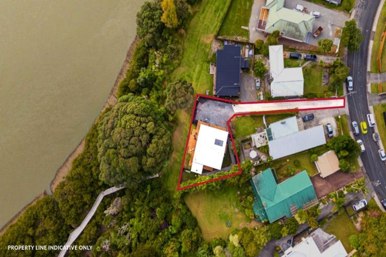 Photo of property in 16a Renata Crescent, Te Atatu Peninsula, Auckland, 0610