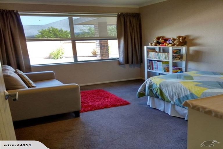 Photo of property in 11 Geneva Terrace, Kelvin Grove, Palmerston North, 4414