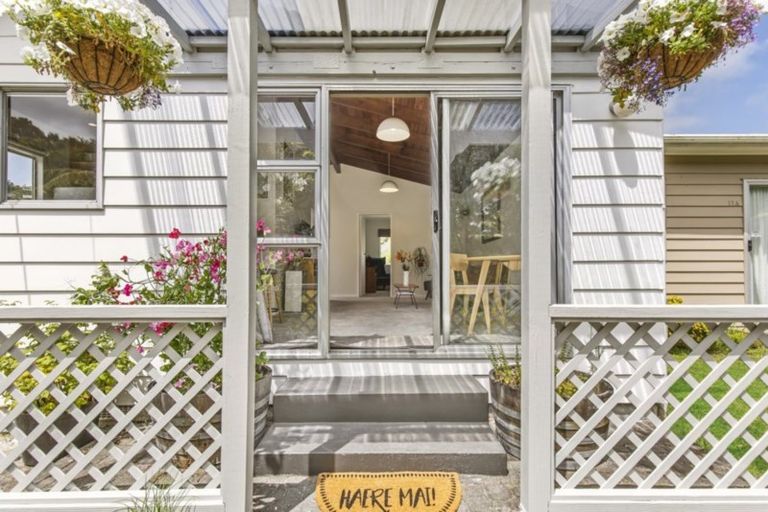 Photo of property in 11b Thurleigh Grove, Karori, Wellington, 6012