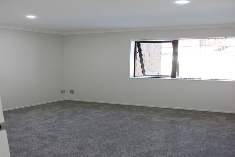 Photo of property in 706a Massey Road, Mangere, Auckland, 2022