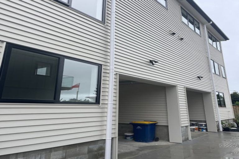 Photo of property in 233 Lake Road, Northcote, Auckland, 0627