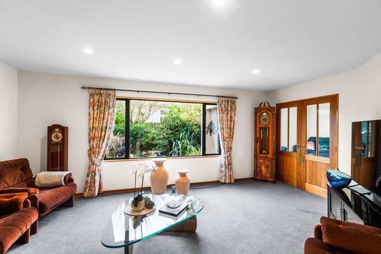 Photo of property in 140 Memorial Avenue, Burnside, Christchurch, 8053