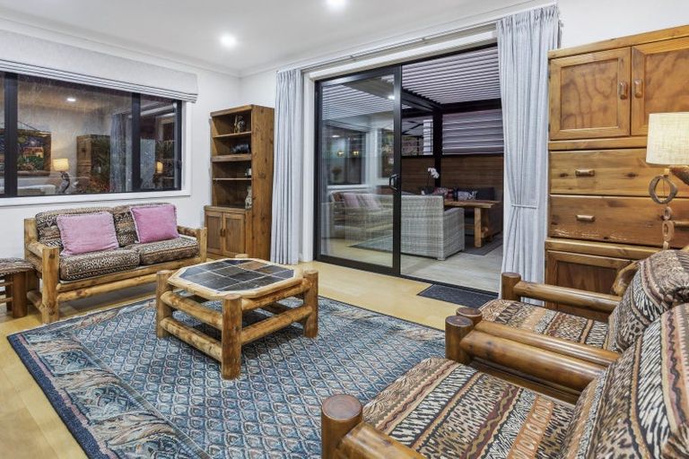 Photo of property in 10 Tawatawa Street, Long Bay, Auckland, 0630
