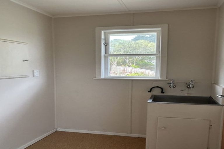 Photo of property in 12 Huntingdon Street, Northland, Wellington, 6012