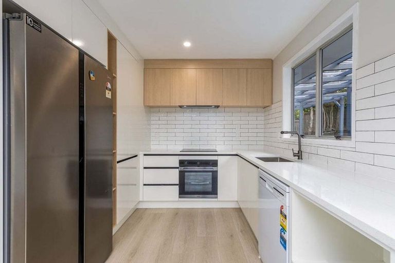 Photo of property in 57 Sunline Avenue, Massey, Auckland, 0614