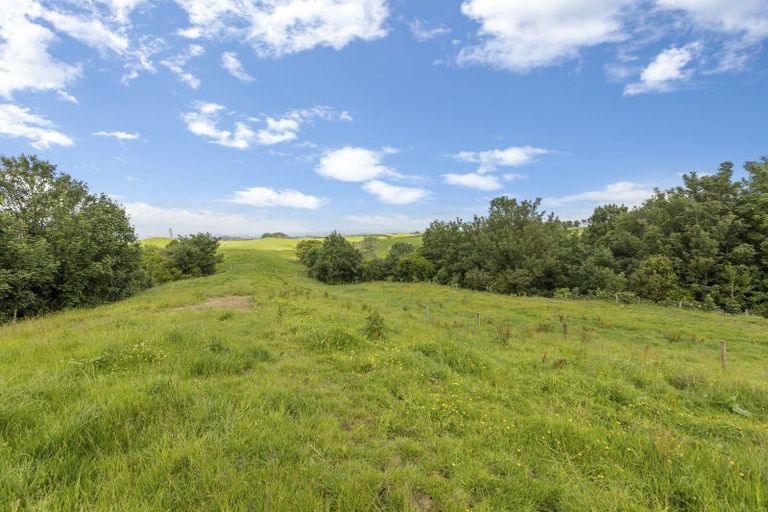 Photo of property in 403 Opunake Road, Cardiff, Stratford, 4391