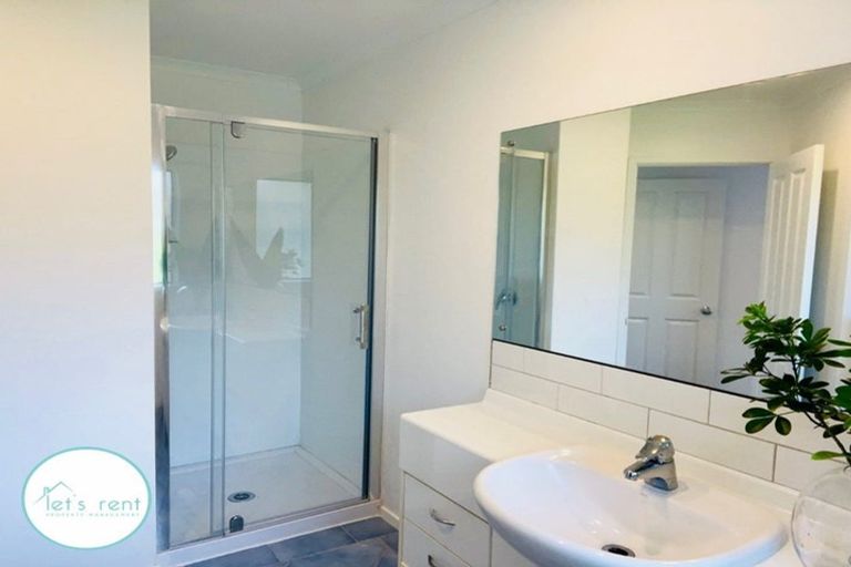 Photo of property in 60 Sheriff Place, Randwick Park, Auckland, 2105