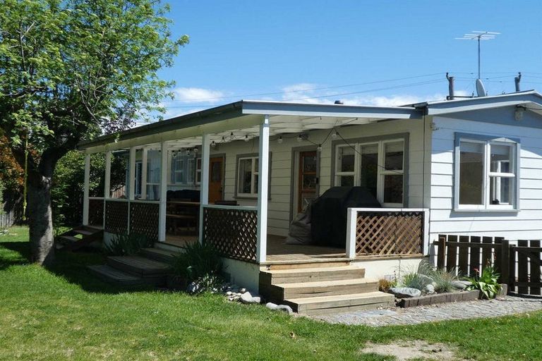 Photo of property in 35 Jollie Road, Twizel, 7901